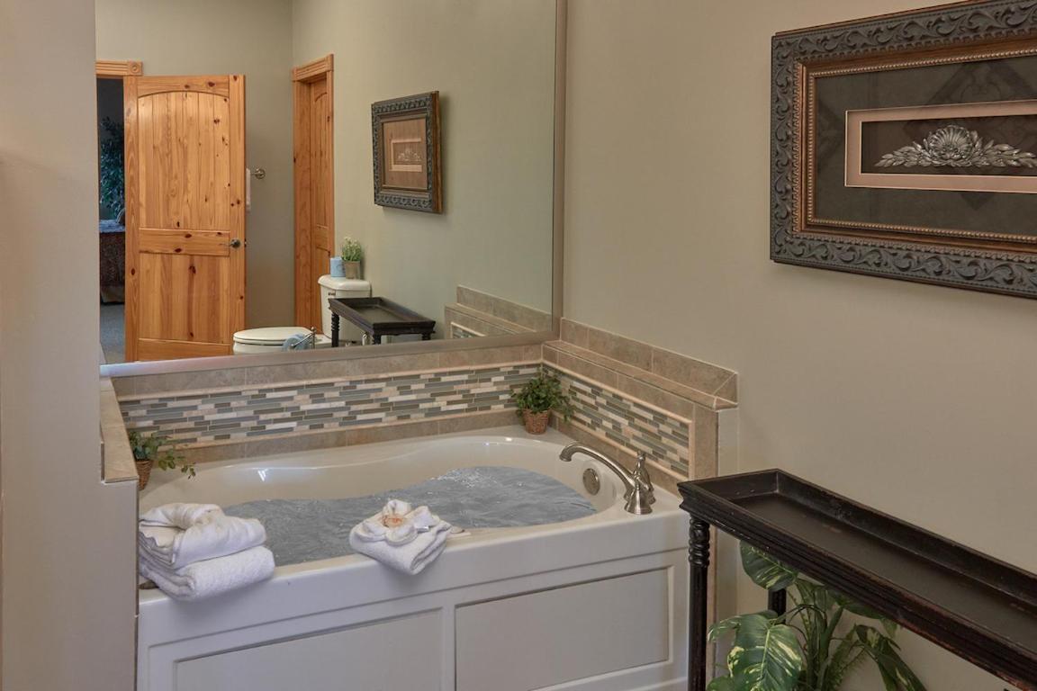 Journey'S End, 5 Bedrooms, Sleeps 12, Private Outdoor Pool, Theater, Sauna Sevierville Eksteriør bilde